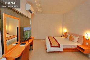1 bedroom, minibar, desk, laptop workspace