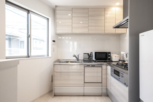 Casa (Private Vacation (Home)) | Cocineta privada | Refrigerador y microondas 