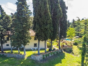 Property grounds - Nice apartment in villa for 10 people with WIFI, private pool, TV, terrace and pets allowed (Greve In Chianti)