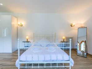 5 Schlafzimmer, Bügeleisen/Bügelbrett, Reisekinderbett, kostenloses WLAN