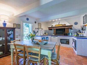 Horno, lavavajillas, congelador y comedor 