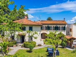 Exterior - Nice apartment in villa for 10 people with WIFI, private pool, TV, terrace and pets allowed (Greve In Chianti)