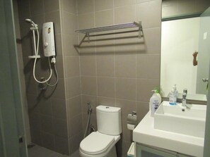 Shower, bidet, towels - Resort Hostel In City (Kuala Lumpur)