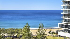 A beachfront hotel with a view of the ocean, a beach, and a parking area. - Victoria Square Private Apartments (Broadbeach)