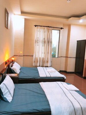 Minibar, desk, free WiFi