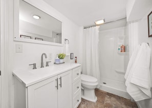 Bathtub, hair dryer, towels, shampoo