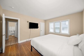 6 عدّة غرف نوم ومكتب ومكواة/لوح كي وسرير سفر