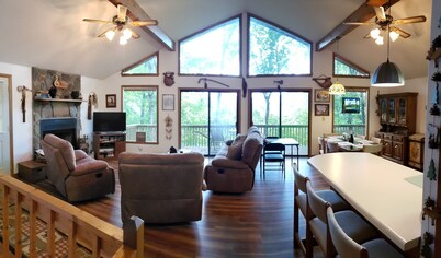 Cozy Bear Paw Mountain Retreat