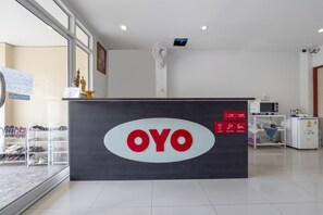 Reception - OYO 698 Pattaya City (Pattaya)
