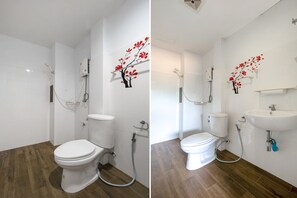 Habitación doble superior | Baño | Ducha, toallas, jabón y champú
