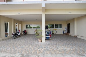 Free self-parking - OYO 698 Pattaya City (Pattaya)