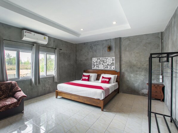 Desk, free WiFi, bed sheets