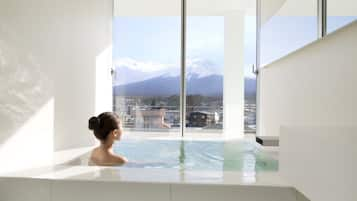 Executive-Suite, Bergblick (THE GARDEN, Mount Fuji) | Badezimmer