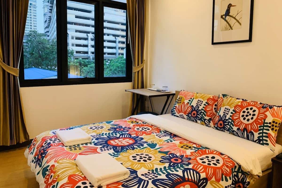 Private Room with Shared Bathroom 16 sq.m | Cortinas blackout, tabla de planchar con plancha y wifi gratis