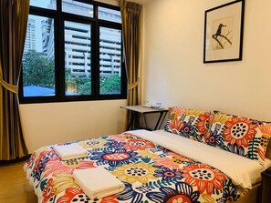 Private Room with Shared Bathroom 16 sq.m | Cortinas blackout, tabla de planchar con plancha y wifi gratis