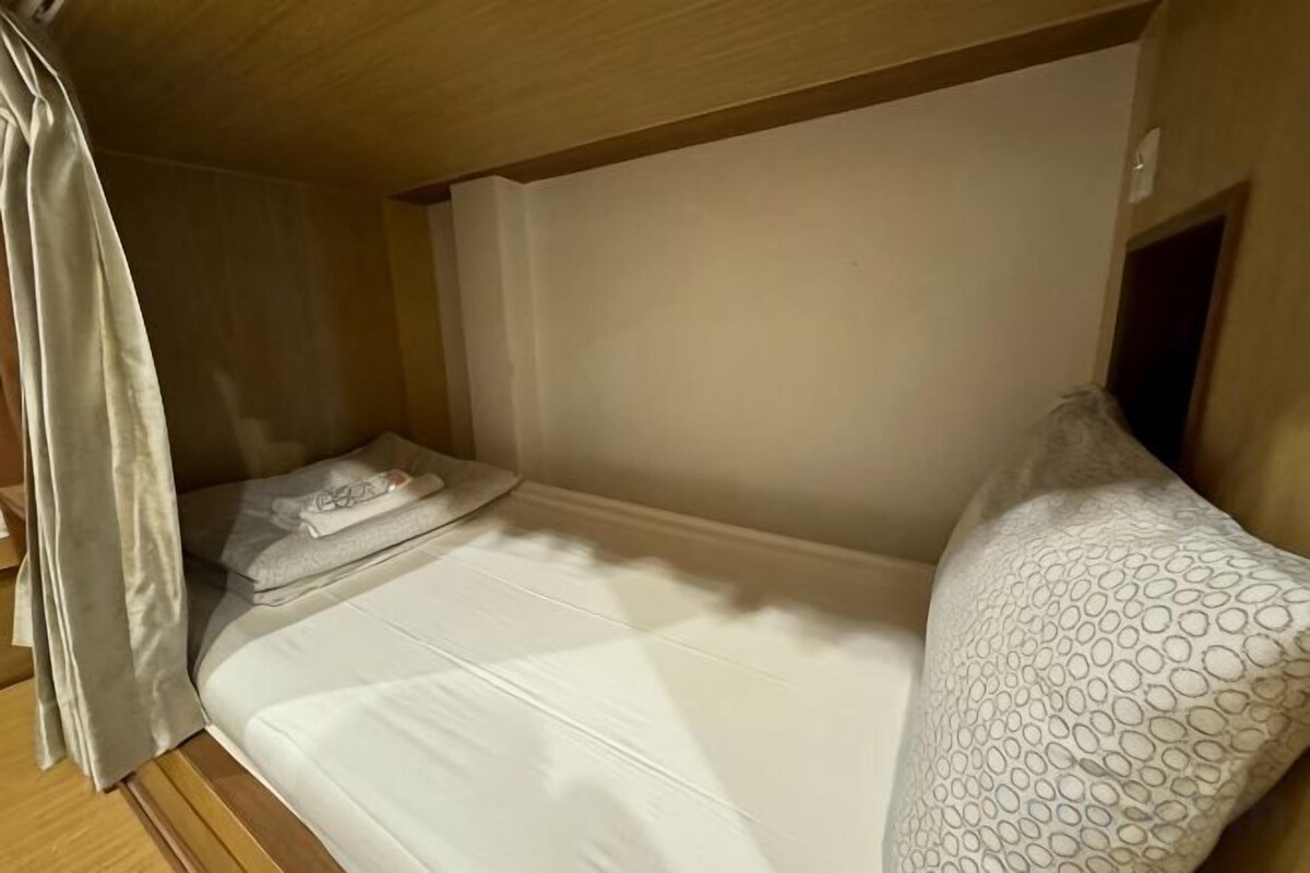遮光布/窗簾、熨斗/熨衣板、免費無線上網、床單
