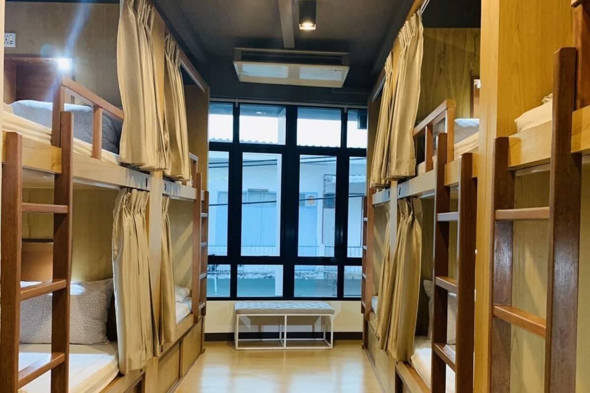 Cortinas blackout, tabla de planchar con plancha y wifi gratis