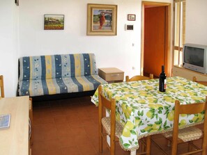 Interior - Beautiful apartment for 4 guests with A/C, pool, WIFI, TV, patio and pets allowed (Cecina)