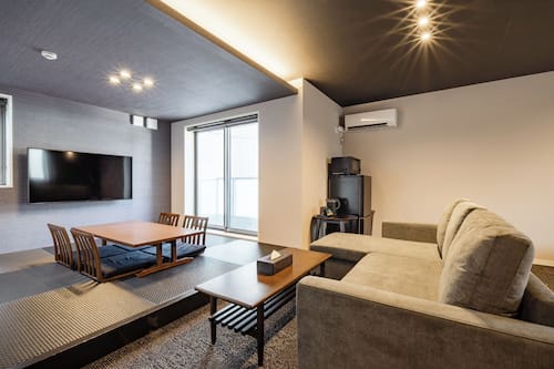 Deluxe C Non-Smoking | Living area