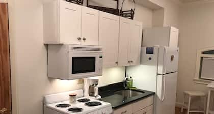 A cozy rest in tiny home of a nest (downtown Northampton)
