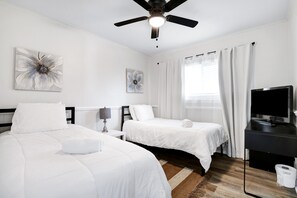3 dormitorios, tabla de planchar con plancha, wifi gratis y ropa de cama