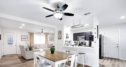 Centrally Located!! 5-15 minute commute to most key areas!