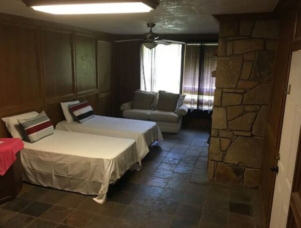 4 bedrooms, WiFi, bed sheets