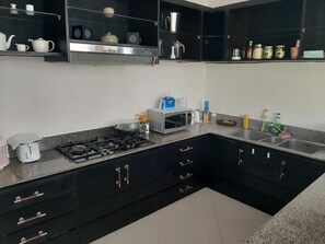 Microwave, oven, coffee/tea maker, electric kettle
