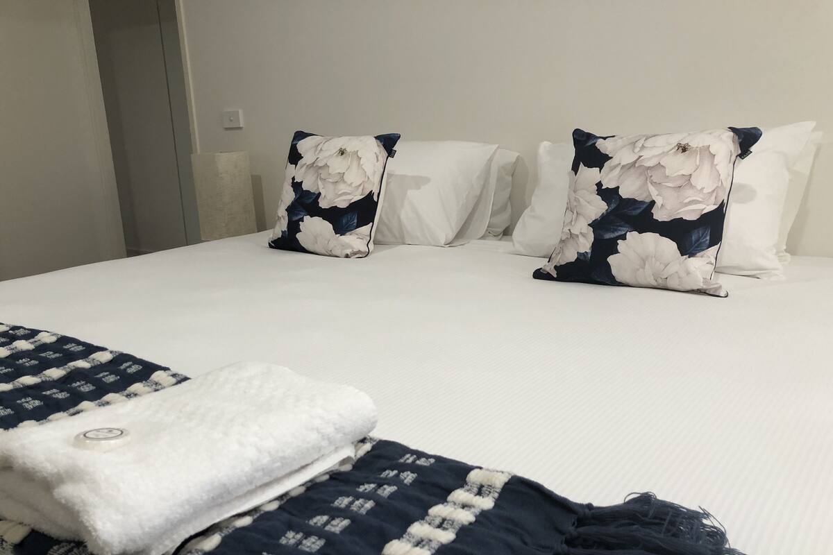 Laptop workspace, iron/ironing board, WiFi (free), bed sheets
