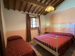 2 Schlafzimmer, Reisekinderbett, kostenloses WLAN, Bettwäsche