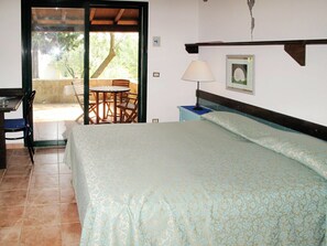 1 bedroom, travel crib, bed sheets