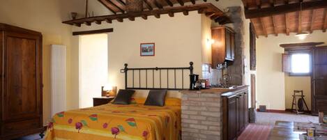 1 bedroom, travel cot, free WiFi, bed sheets