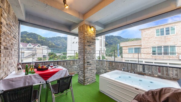 Room (201) | Terrace/patio
