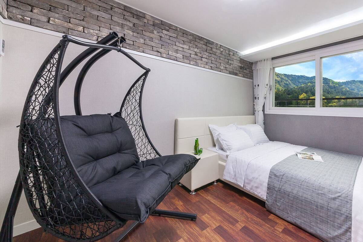 Room (201) | WiFi (free), individually decorated, individually furnished