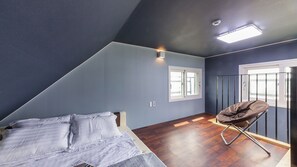 Room (402) | 1 bedroom, individually decorated, individually furnished, free WiFi
