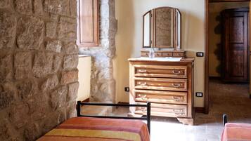 4 Schlafzimmer, Reisekinderbett, kostenloses WLAN, Bettwäsche