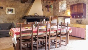 Dining - Nice apartment in villa for 8 guests with WIFI, TV, patio and pets allowed (Roccastrada)