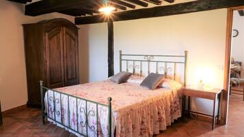 2 Schlafzimmer, Reisekinderbett, kostenloses WLAN, Bettwäsche