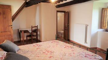 2 camere, culla da viaggio, Wi-Fi gratuito, lenzuola