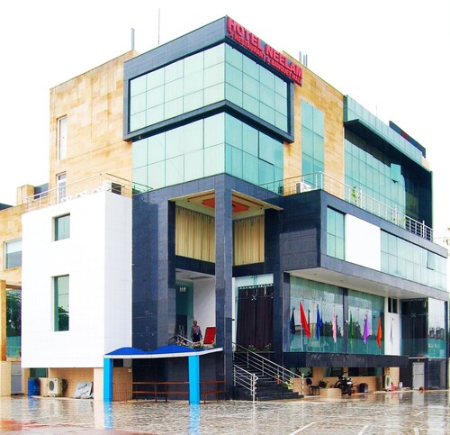 Neelam Palace Hotel