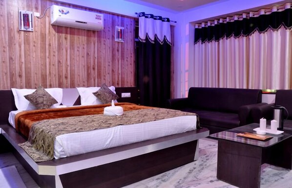 In-room safe, desk, laptop workspace, soundproofing