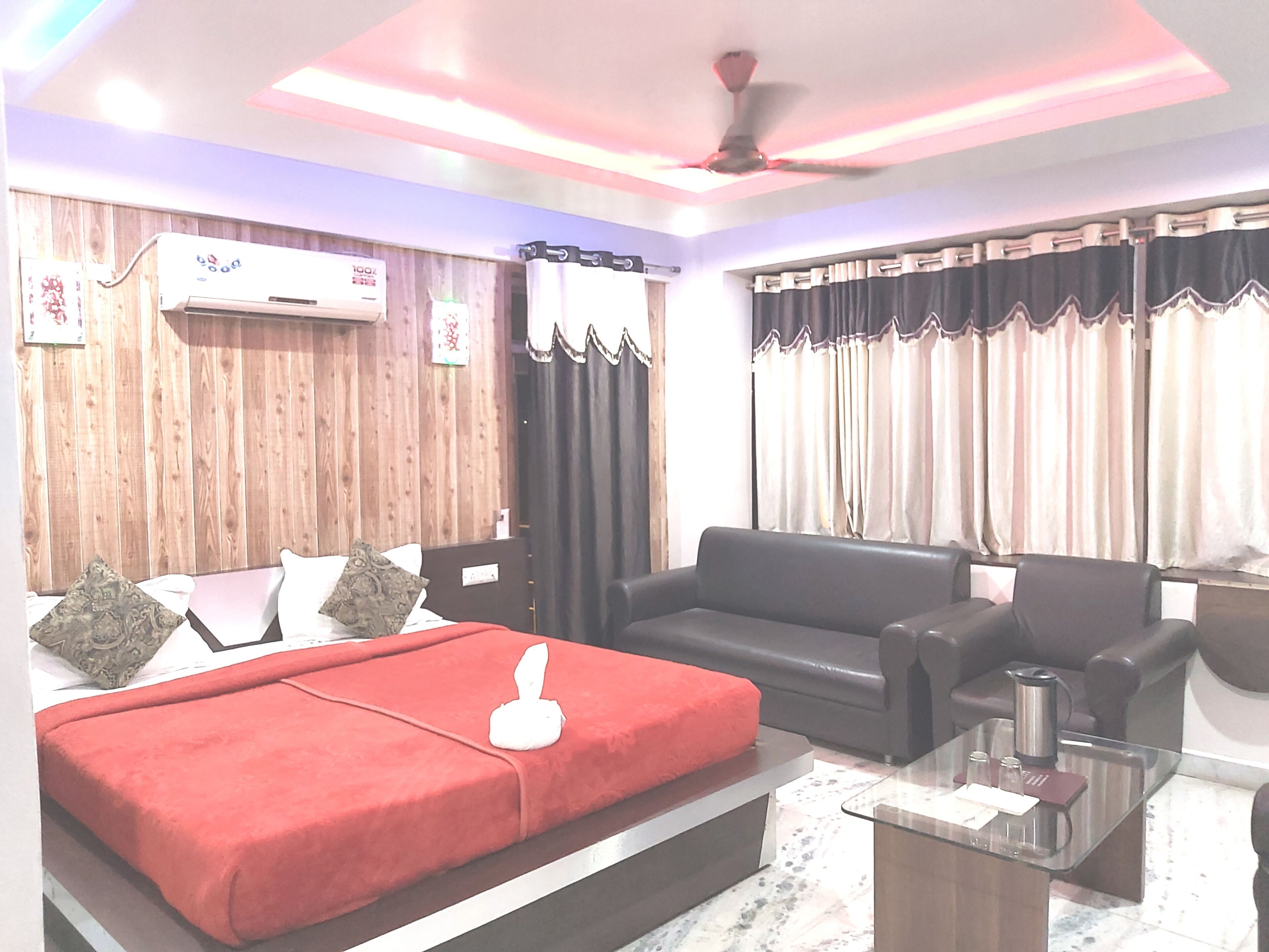 In-room safe, desk, laptop workspace, soundproofing