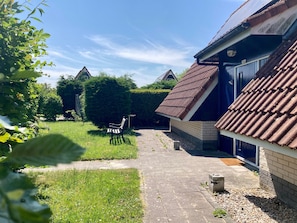 Bungalow, 2 Bedrooms, Terrace, Garden View | Property entrance