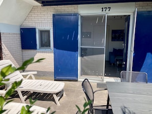 Bungalow, 2 Bedrooms, Terrace, Garden View | Outdoor dining