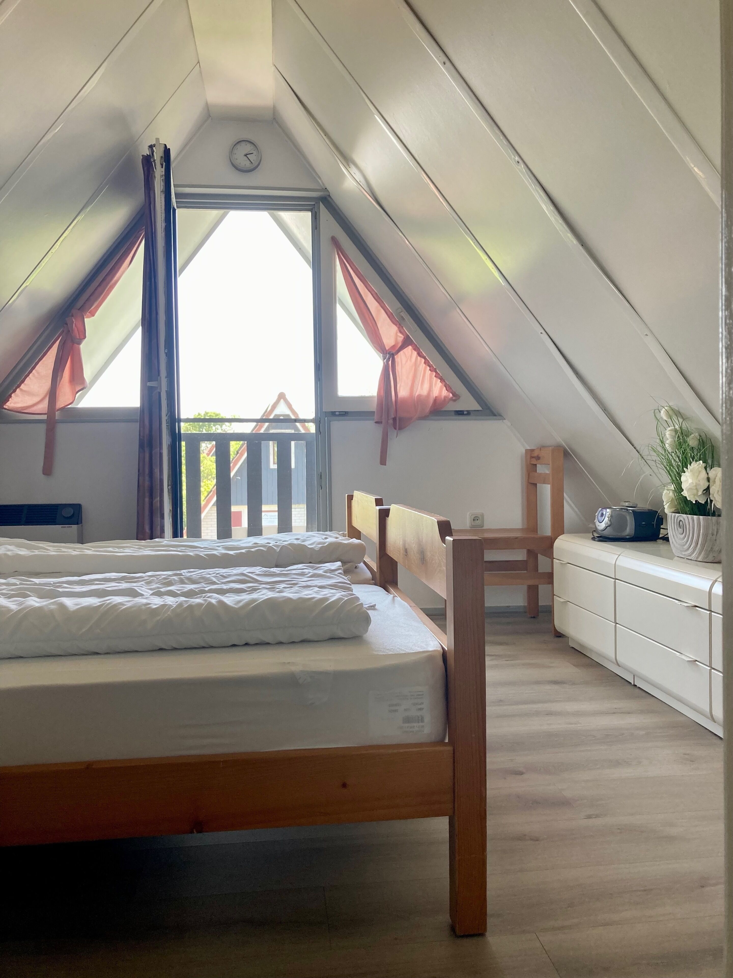 2 bedrooms, bed sheets