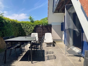 Bungalow, 2 Bedrooms, Terrace, Garden View | Outdoor dining