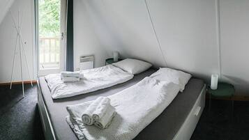 Bungalow, 3 chambres, balcon, vue sur le jardin | 3 chambres, literie fournie