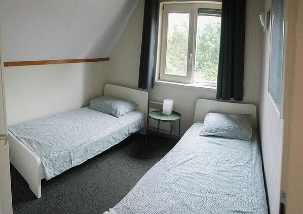 Bungalow, 3 Bedrooms, Balcony, Garden View | 3 bedrooms, bed sheets - 6 Pers Holiday Home Leonie With a Large Garden Close to the Lauwersmeer (Anjum)