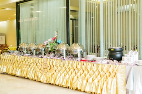 Daily buffet breakfast (PHP 280 per person)