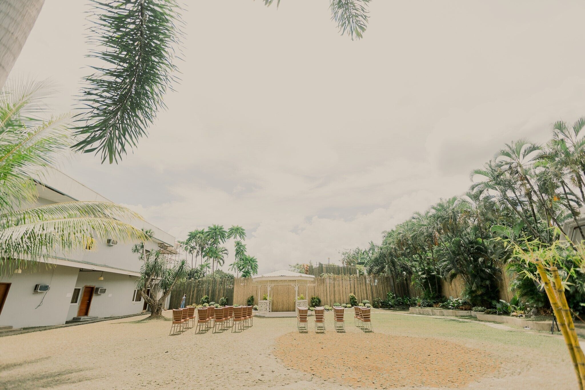 Kolmen hengen superior-huone | Näkymä puutarhaan